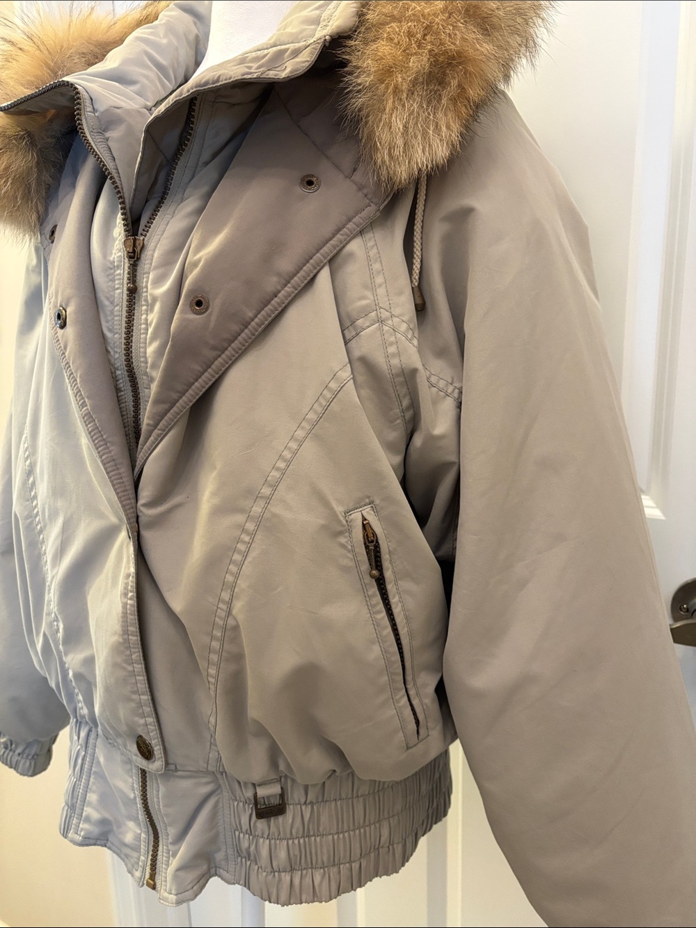 Women’s Bomber Jacket 14 Coyote Fur Hood - Picture 4 of 16